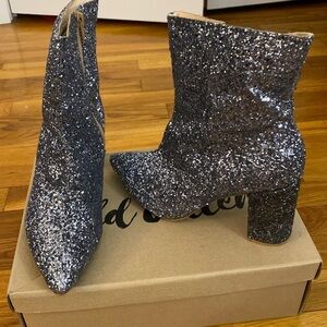 NWT Old Cutler Women’s Silver Sequin Heeled Boots Size 9